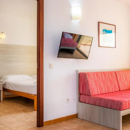 Apto Con Terraza 101 度假居 *